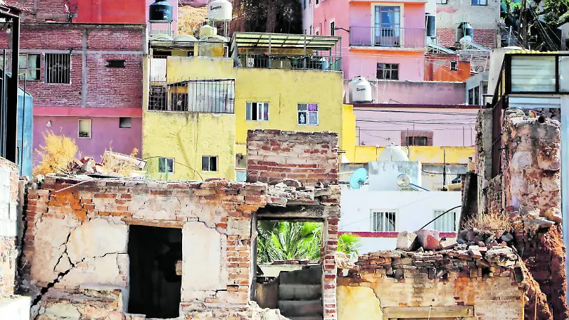 Fincas en riego de colapso en la capital de Zacatecas